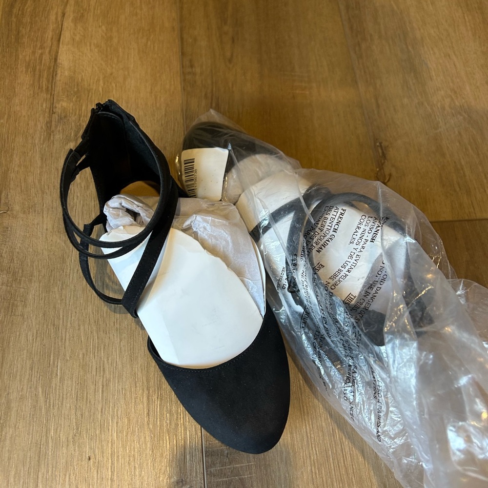 Women's Black Strappy Pointed Toe Flats